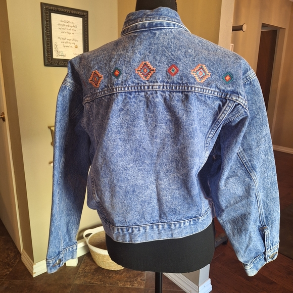 Vintage Embroidered Southwestern Cropped Denim Jacket Sz Medium - Picture 5 of 16